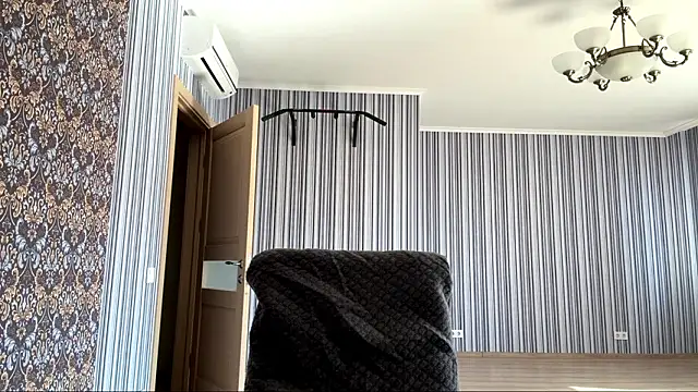 Snapshot of poly_princess chatting on March 2026 09:36:02 AM poly princess online show from March 2026 09:36:02 AM