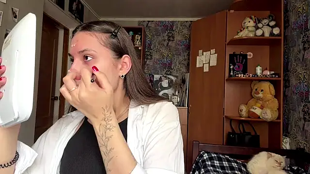 Snapshot of poly_princess chatting on April 2026 12:17:02 PM poly princess online show from April 2026 12:17:02 PM