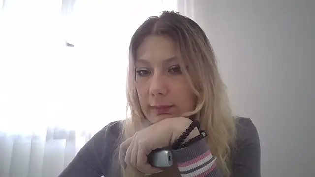 Foxy Bright online show from February 2026 12:39:02 PM