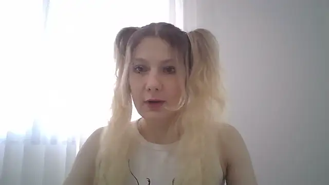 Foxy Bright online show from March 2026 12:29:01 PM