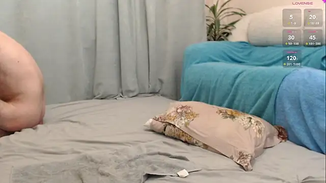edifox089 online show from June 2026 07:05:01 PM