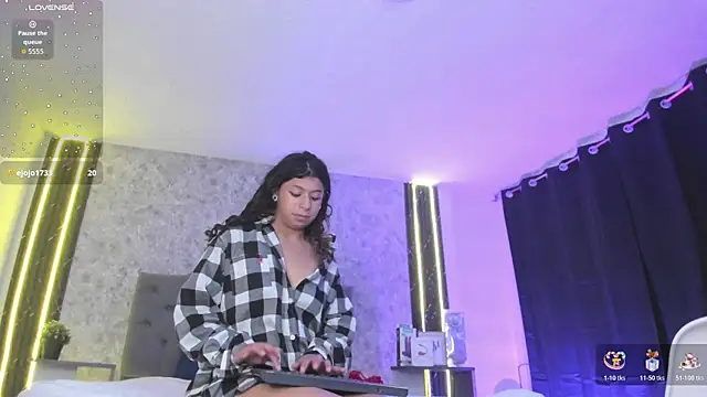 MilyFerrer online show from April 2026 04:46:01 AM