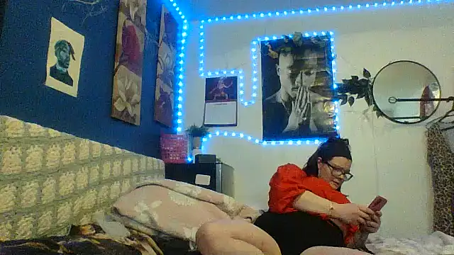 Sexymilf6992 online show from March 2026 07:31:01 PM