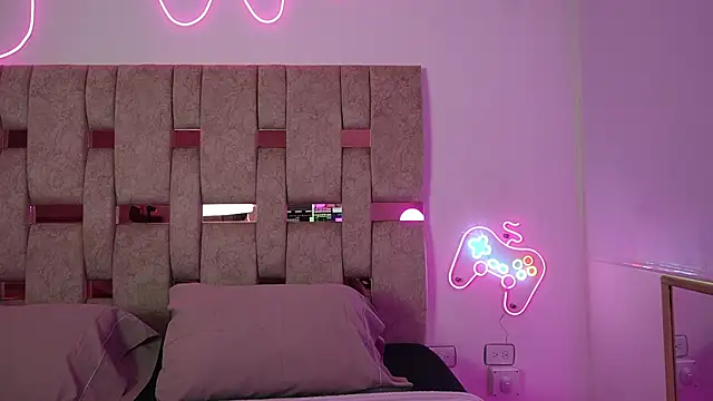 Fernanda thail  online show from April 2026 07:20:02 PM