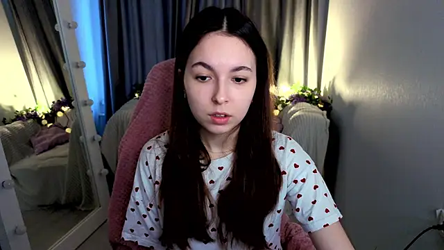 BellaThery online show from April 2026 05:04:02 AM