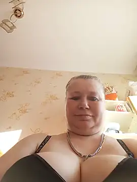 KiraStanton online show from June 2026 04:05:01 PM