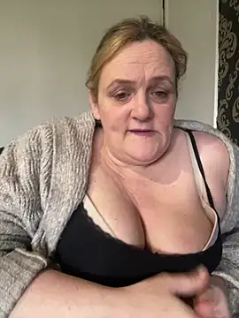 Busty-GilfQuinn online show from February 2026 10:45:02 AM