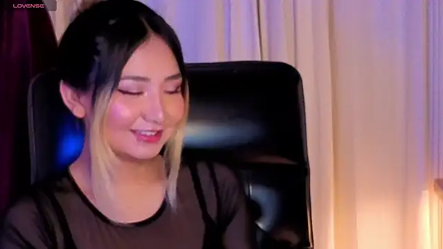 Snapshot of Baby_foxx chatting on April 2026 10:43:01 AM Baby foxx online show from April 2026 10:43:01 AM