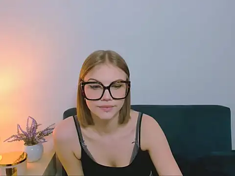 StormiSmooth online show from April 2026 01:12:01 PM