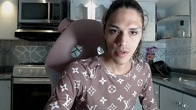 Snapshot of CrisOzzz chatting on February 2026 08:40:02 PM CrisOzzz online show from February 2026 08:40:02 PM