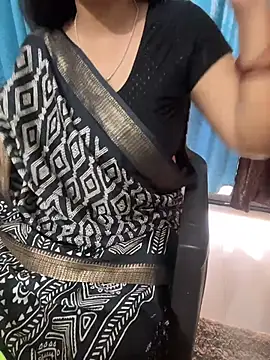 Queenlipx online show from February 2026 11:33:01 AM