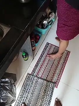 Queenlipx online show from March 2026 04:18:01 AM