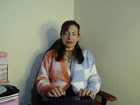 Snapshot of ivonnahills chatting on February 2026 11:37:01 PM ivonnahills online show from February 2026 11:37:01 PM