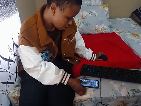 Serafyynx online show from March 2026 01:06:02 PM