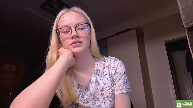 Snapshot of MiaCashe chatting on February 2026 05:33:01 PM MiaCashe online show from February 2026 05:33:01 PM