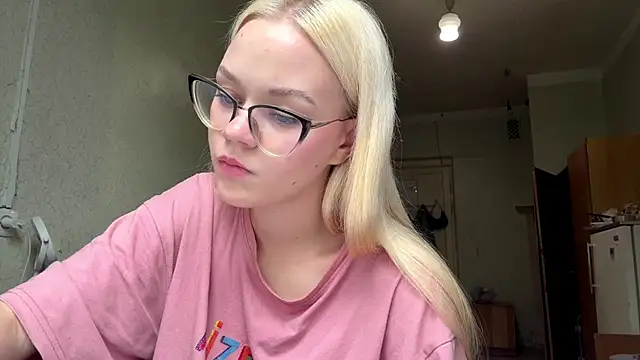 MiaCashe online show from July 2026 11:06:02 AM
