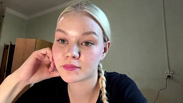 MiaCashe online show from July 2026 01:13:02 PM