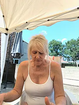 Heidiblueeyes online show from July 2026 12:11:01 PM