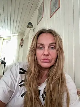 Snapshot of MatureQueen41 chatting on February 2026 11:20:02 AM MatureQueen41 online show from February 2026 11:20:02 AM