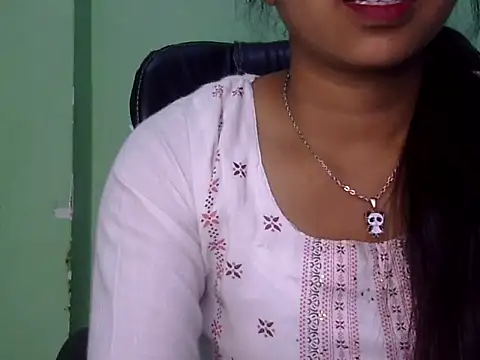 Snapshot of cute_momo_love chatting on March 2026 05:46:02 AM cute momo love online show from March 2026 05:46:02 AM