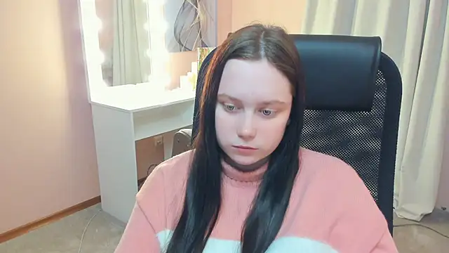 Snapshot of LynnaNull chatting on February 2026 07:50:01 AM LynnaNull online show from February 2026 07:50:01 AM