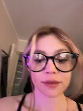 Snapshot of Dipamelly chatting on May 2026 02:23:01 PM Dipamelly online show from May 2026 02:23:01 PM