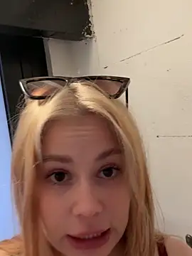 Snapshot of Dipamelly chatting on May 2026 01:41:02 PM Dipamelly online show from May 2026 01:41:02 PM