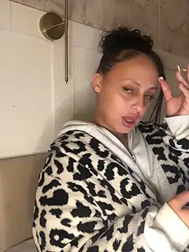 mayawesttt online show from April 2026 10:21:02 PM