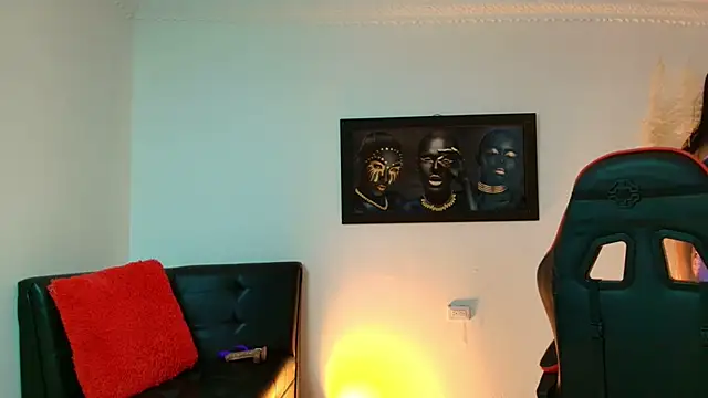 Snapshot of sara_lux1 chatting on March 2026 12:01:01 PM sara lux1 online show from March 2026 12:01:01 PM