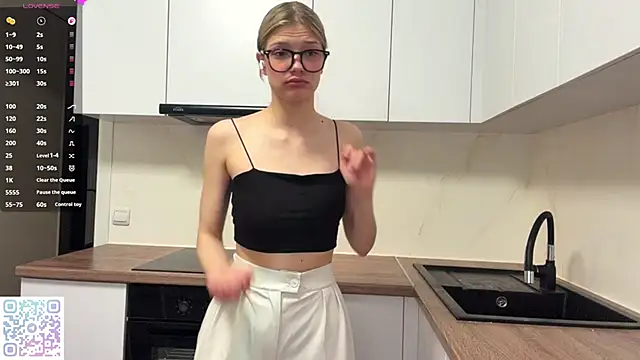 Snapshot of Carolini_i chatting on June 2026 04:09:02 PM Carolini i online show from June 2026 04:09:02 PM