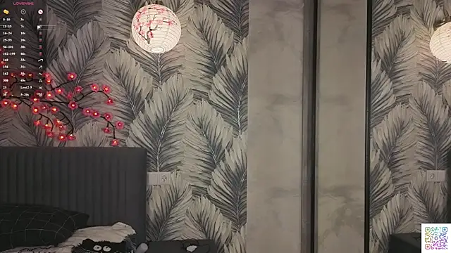 HinaVibe online show from May 2026 01:51:01 PM