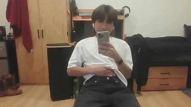 Snapshot of Ethangh001 chatting on February 2026 03:15:01 AM Ethangh001 online show from February 2026 03:15:01 AM