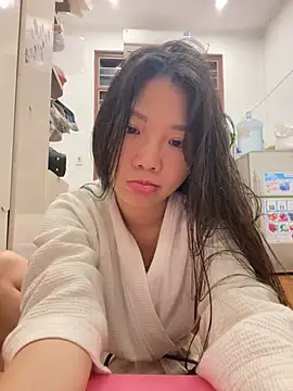 Snapshot of Miumieu2 chatting on February 2026 02:04:02 PM Miumieu2 online show from February 2026 02:04:02 PM