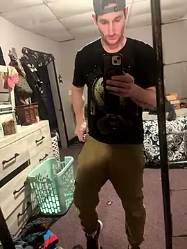 Aarondeweese27 online show from February 2026 12:08:01 AM