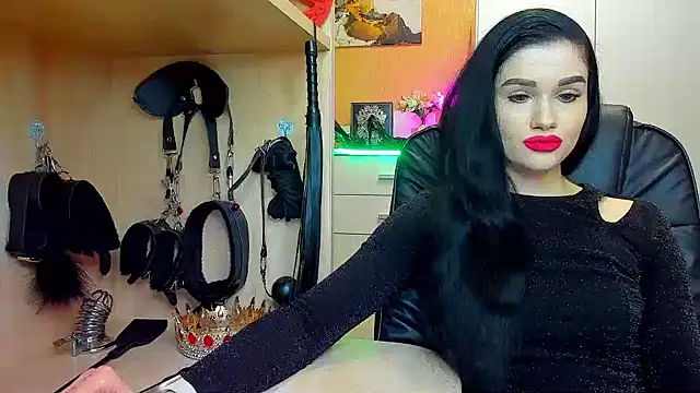 KristiTopxx online show from April 2026 06:01:01 PM