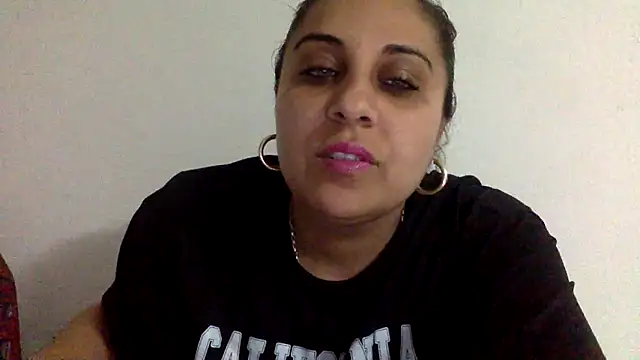 Snapshot of I_amXenox chatting on April 2026 05:21:02 PM I amXenox online show from April 2026 05:21:02 PM