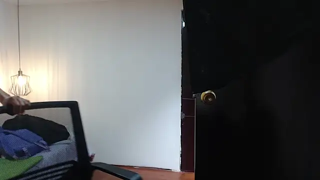 Emma hassani online show from March 2026 02:28:01 PM