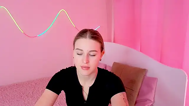 Snapshot of Violettta_doll chatting on February 2026 10:27:01 AM Violettta doll online show from February 2026 10:27:01 AM