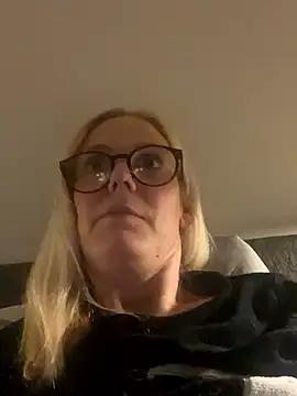 Snapshot of Amelie_BlondeXX chatting on February 2026 09:24:01 PM Amelie BlondeXX online show from February 2026 09:24:01 PM