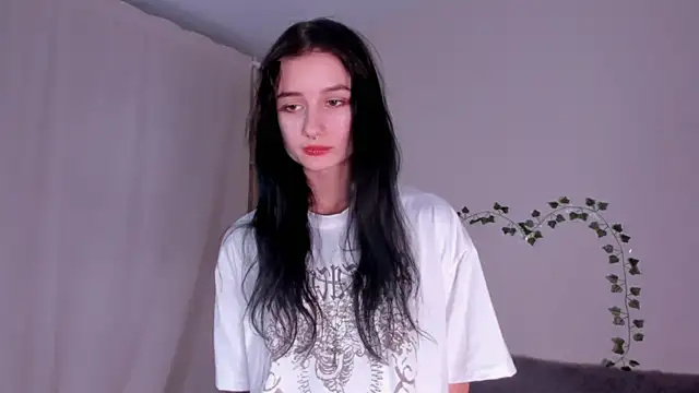 Snapshot of kira_montelle chatting on February 2026 03:00:01 PM kira montelle online show from February 2026 03:00:01 PM