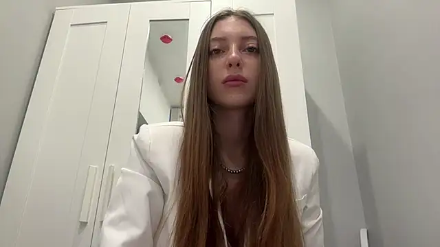 selena favn online show from March 2026 01:18:01 AM