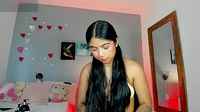 KimTaylorW online show from March 2026 07:44:01 PM