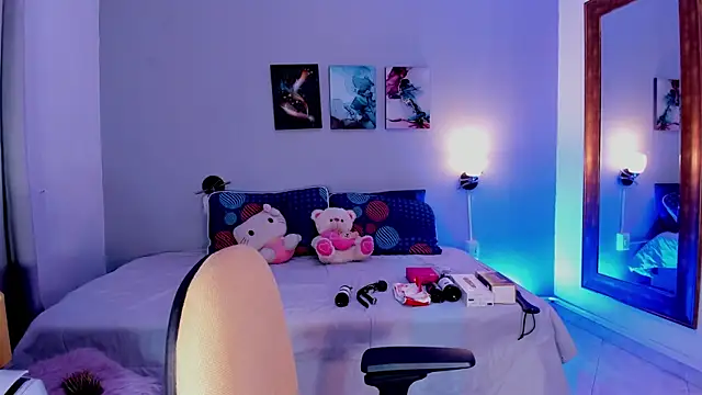 KimTaylorW online show from July 2026 02:38:01 AM
