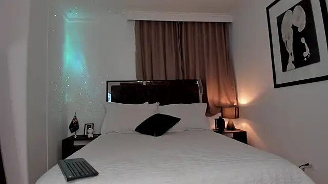 Snapshot of Selhenah chatting on March 2026 11:12:01 AM Selhenah online show from March 2026 11:12:01 AM