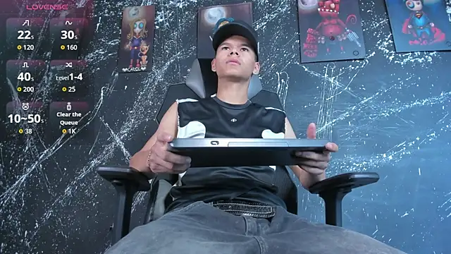 DylanRoyce  online show from February 2026 01:00:02 PM