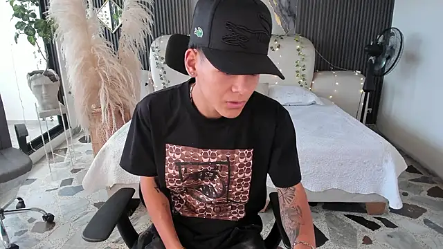 DylanRoyce  online show from March 2026 12:45:02 PM