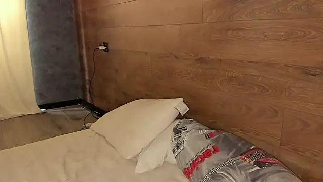 AmmyLuu online show from April 2026 03:09:01 PM