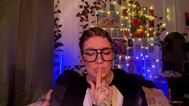 moonvampiq online show from February 2026 11:04:02 PM