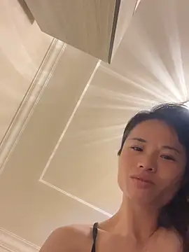 Snapshot of Mia-lp chatting on March 2026 10:43:01 AM Mia-lp online show from March 2026 10:43:01 AM