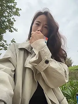 Snapshot of Mia-lp chatting on April 2026 01:28:02 AM Mia-lp online show from April 2026 01:28:02 AM